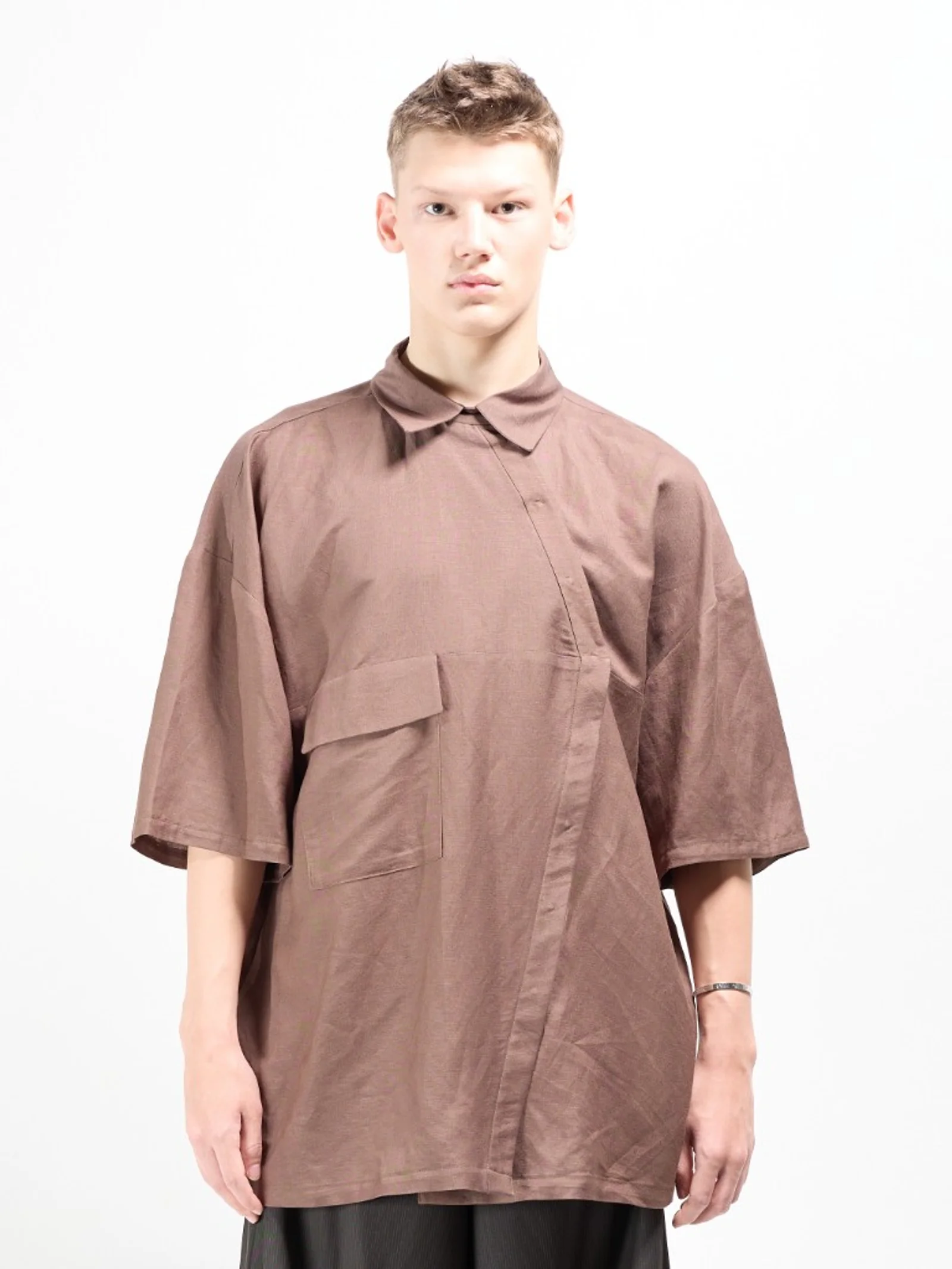 Oversize shirt – front view