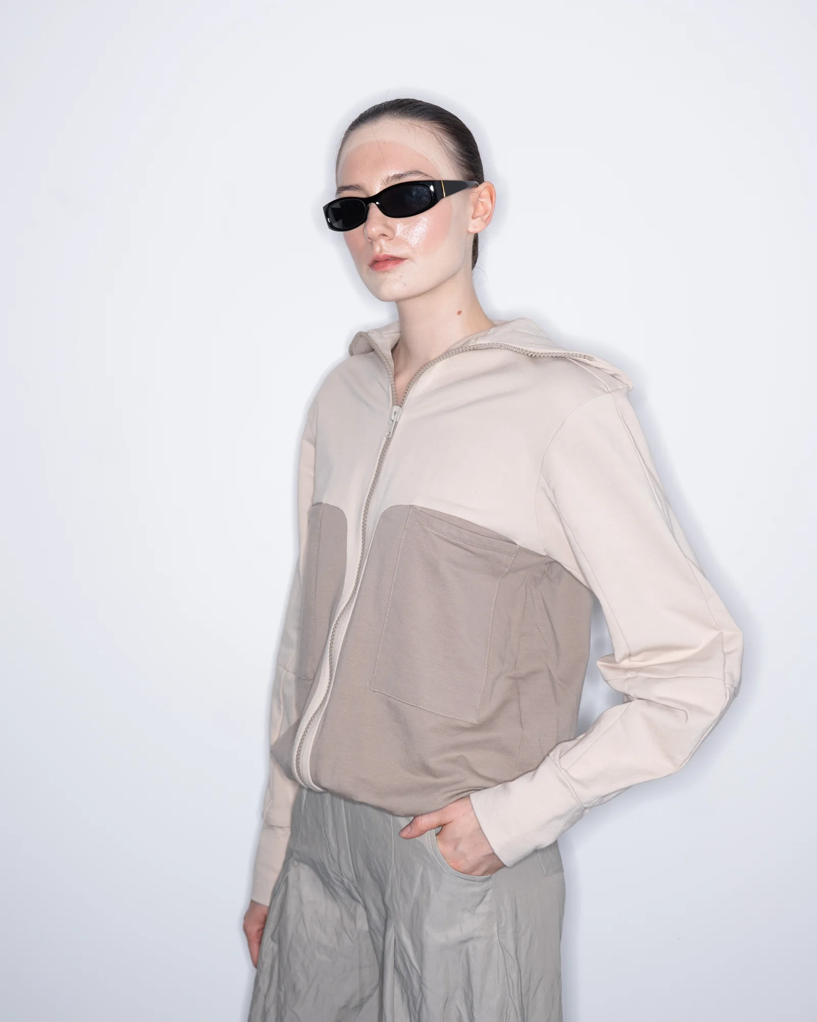 Zip-up hoodie – zip detail